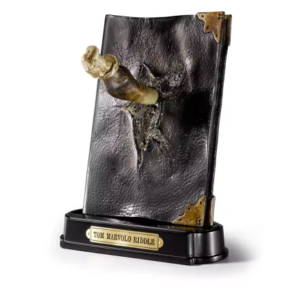 The noble collection Réplica harry potter diario tom riddle con colmillo de basilisco